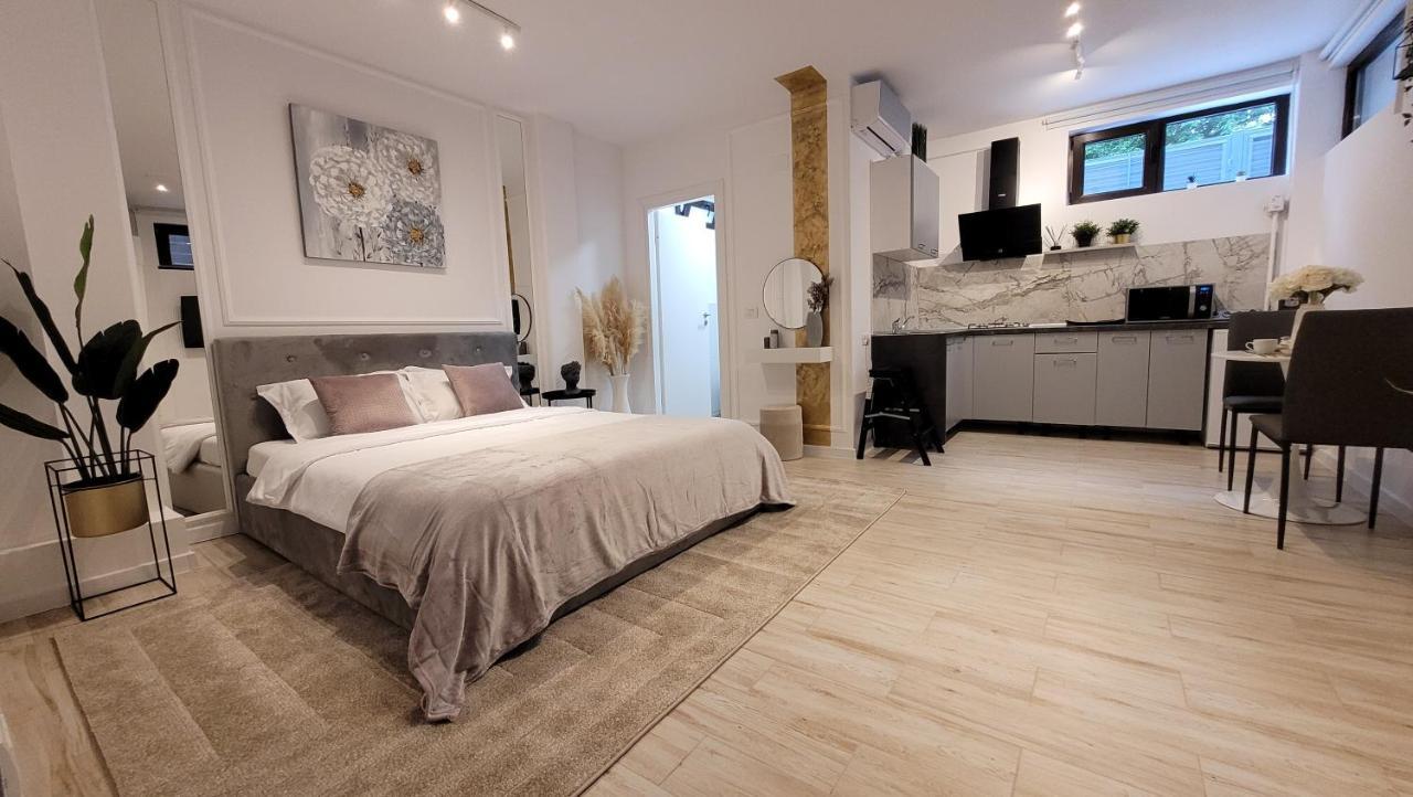 Luxury Mansion Lägenhet Bukarest Exteriör bild